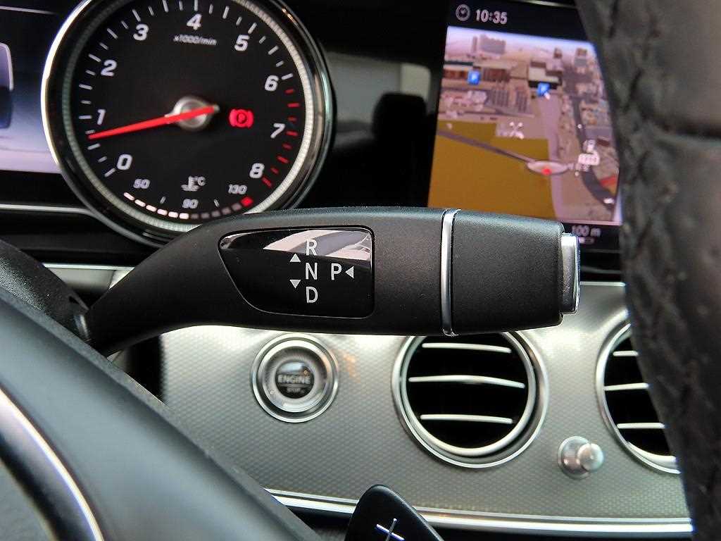 Mercedes-Benz E-Class — photo 10