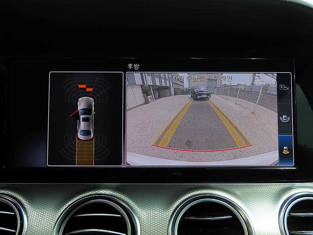 Mercedes-Benz E-Class — photo 15