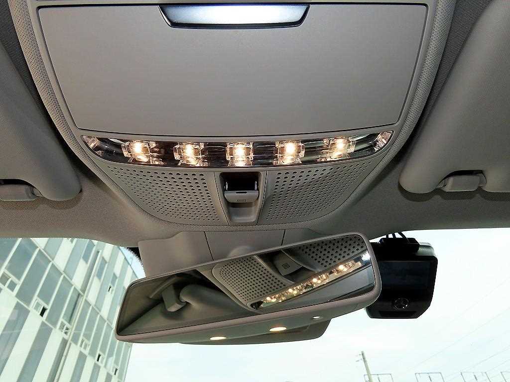 Mercedes-Benz E-Class — photo 16