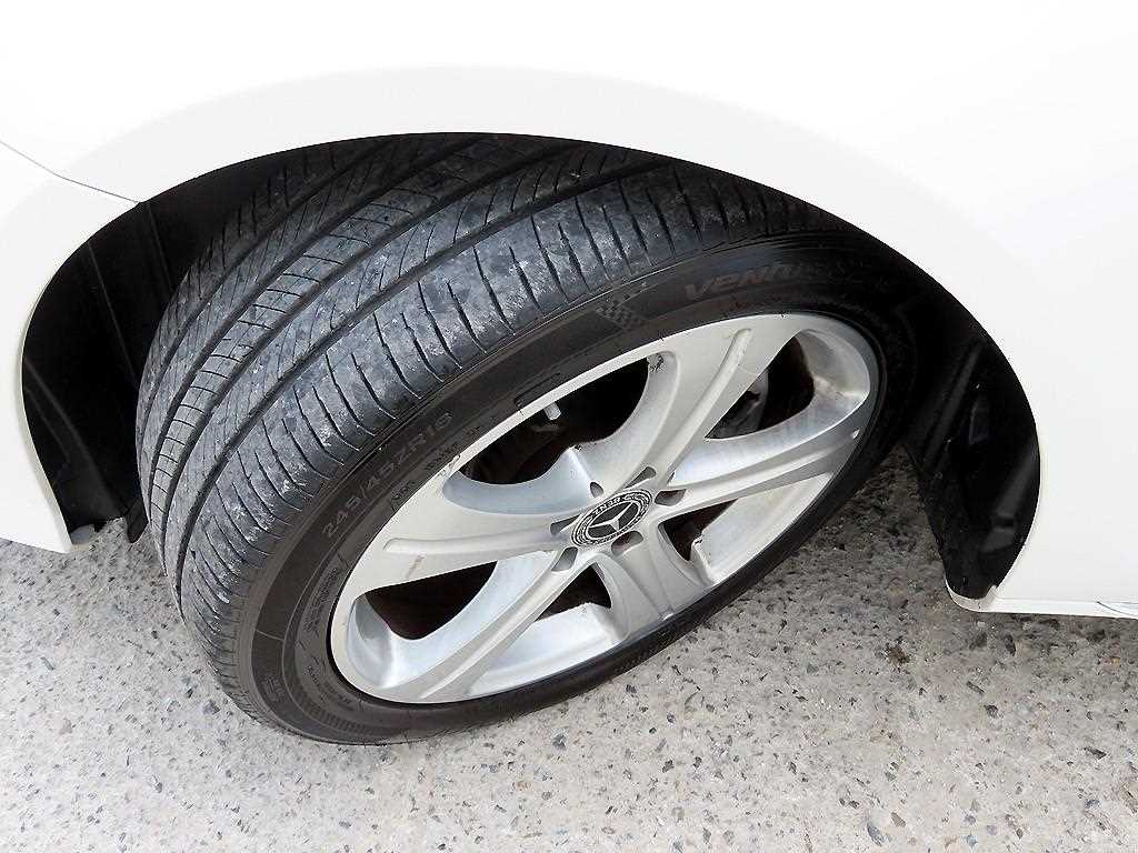 Mercedes-Benz E-Class — photo 20