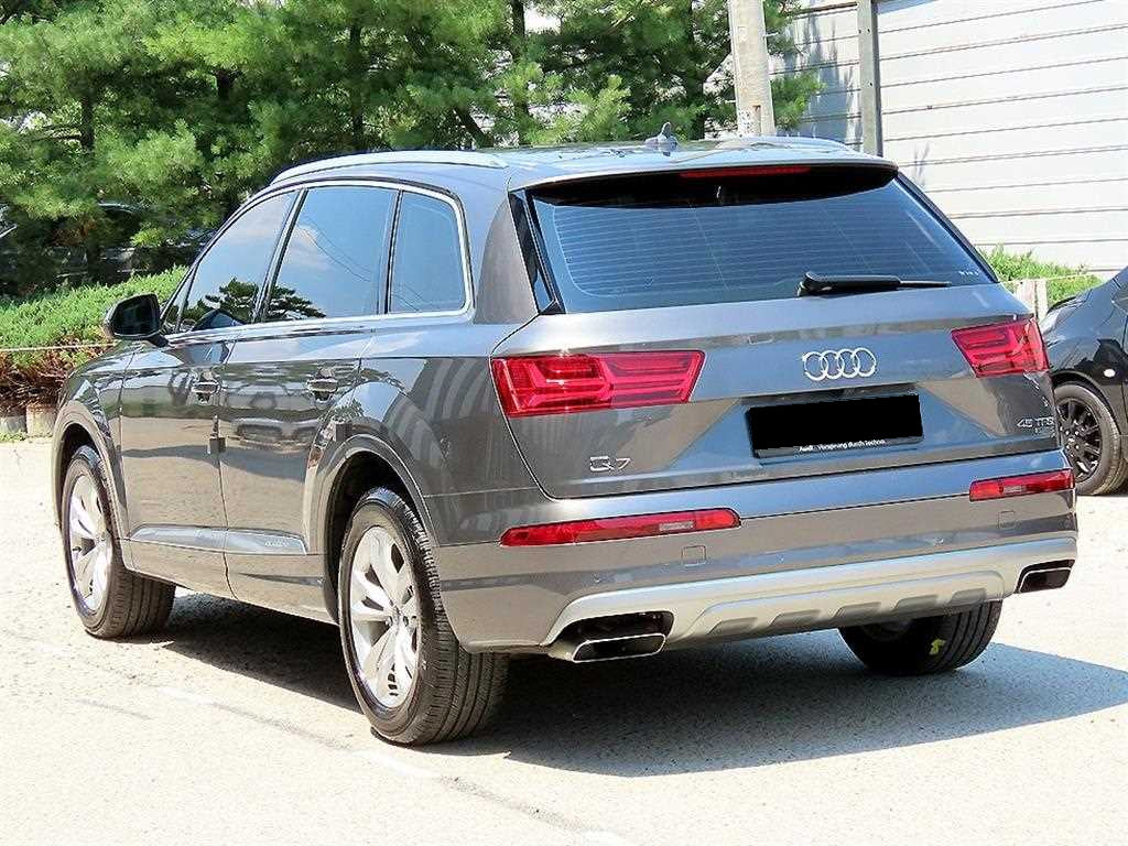 Audi Q7 — photo 03