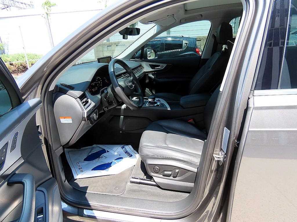 Audi Q7 — photo 05