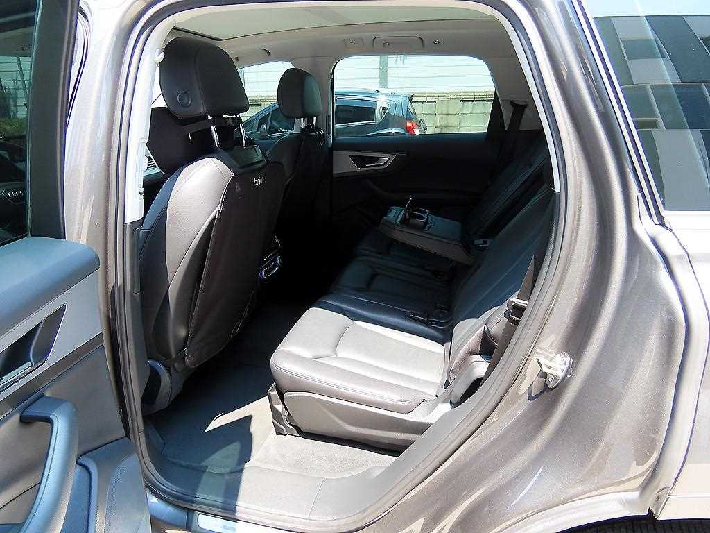 Audi Q7 — photo 06
