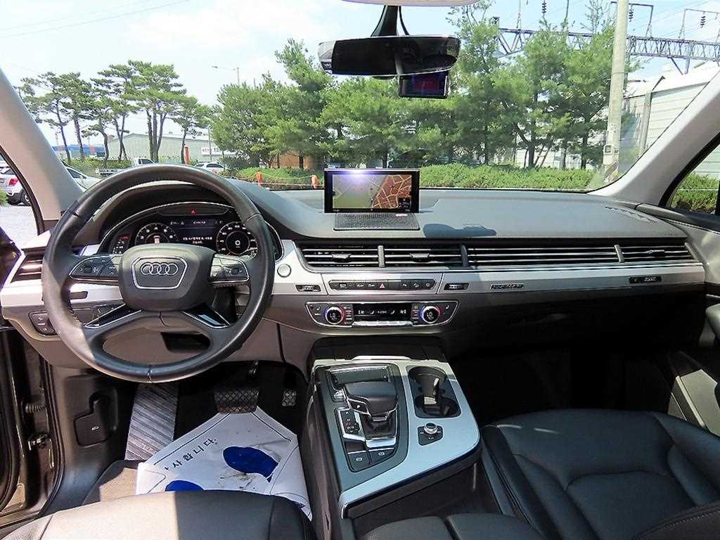 Audi Q7 — photo 07