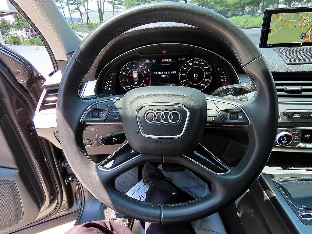 Audi Q7 — photo 08