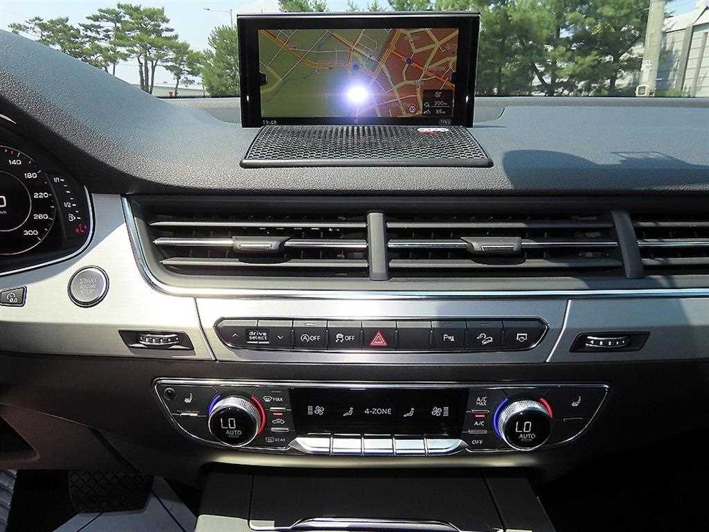 Audi Q7 — photo 12