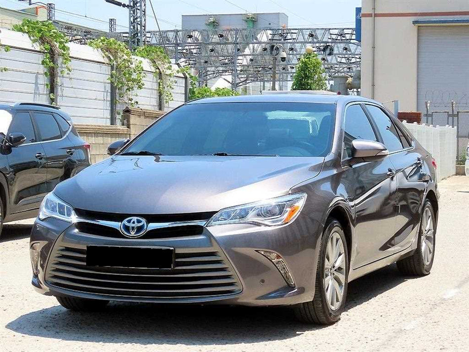 Toyota Camry — photo 02