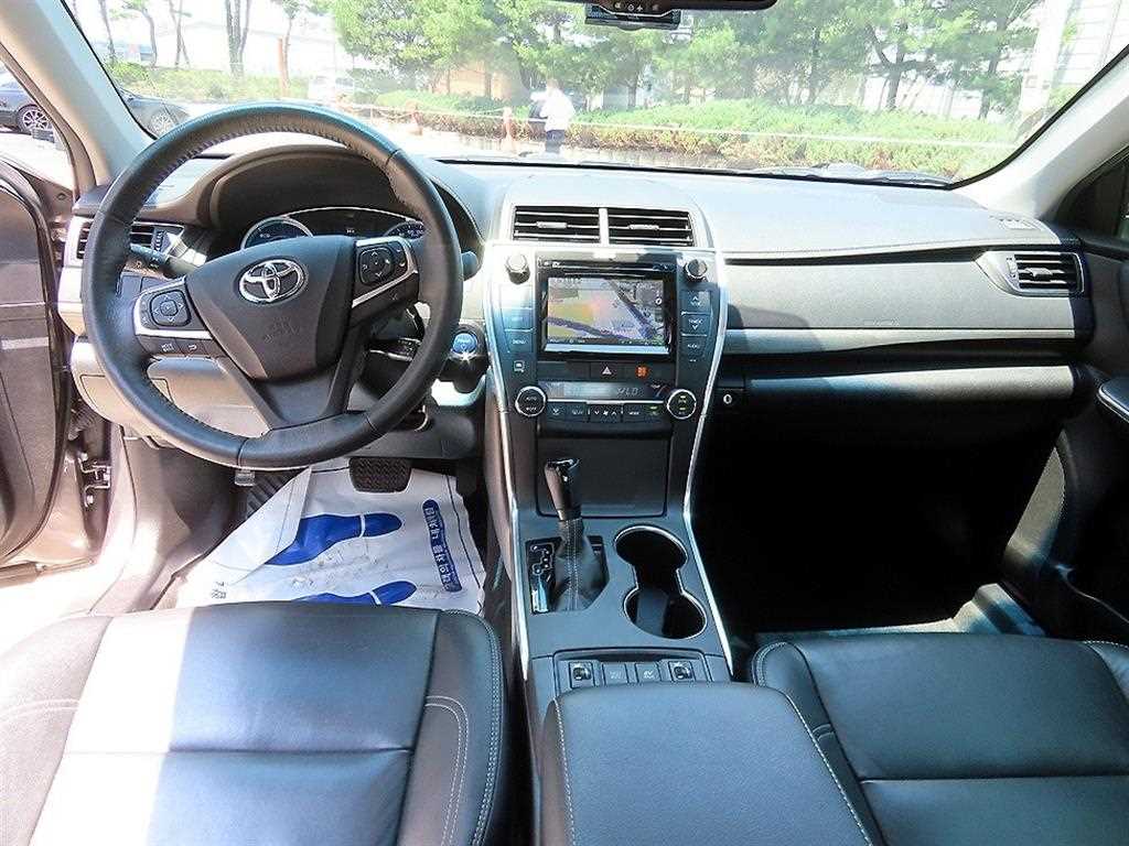 Toyota Camry — photo 07