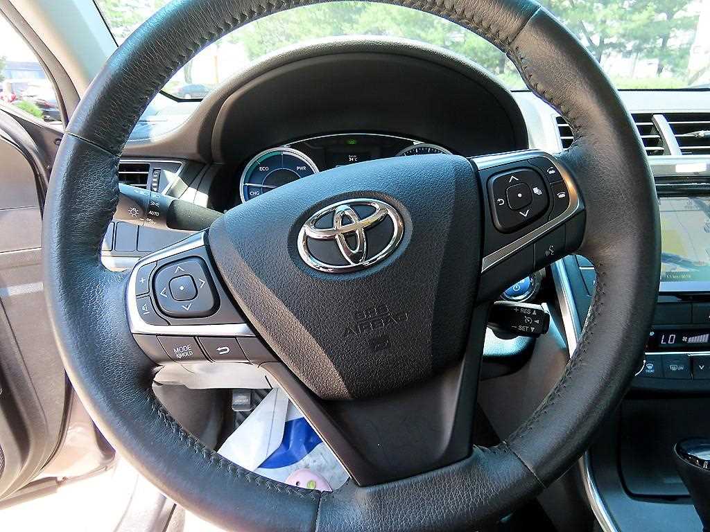 Toyota Camry — photo 08