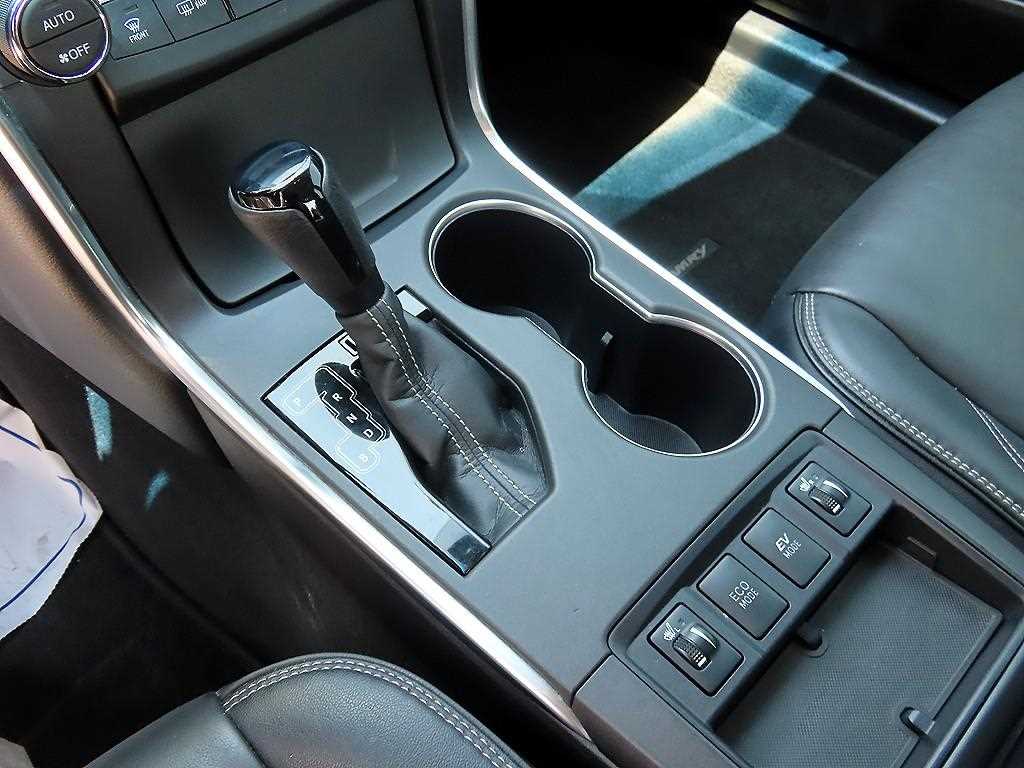 Toyota Camry — photo 10