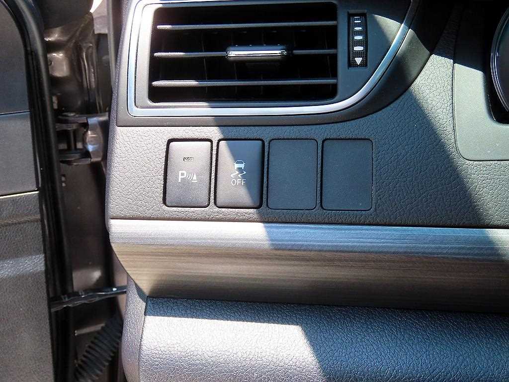 Toyota Camry — photo 12