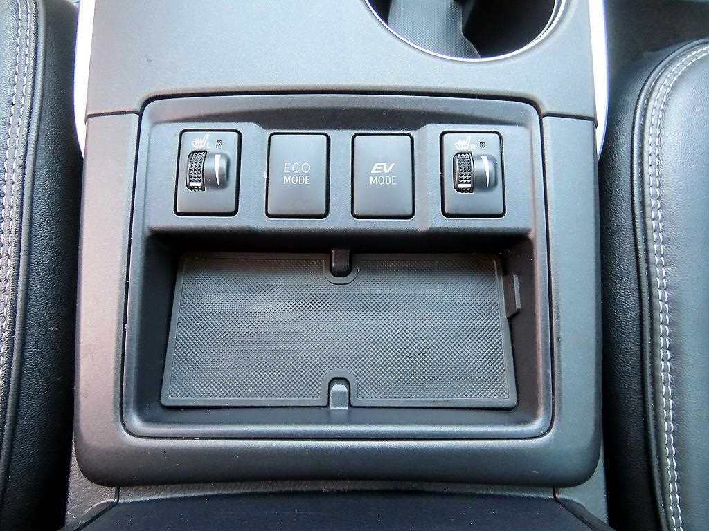 Toyota Camry — photo 13