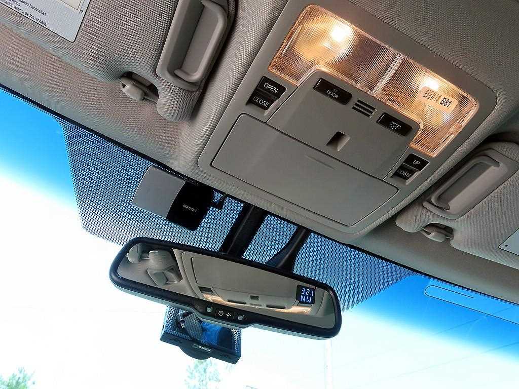 Toyota Camry — photo 16