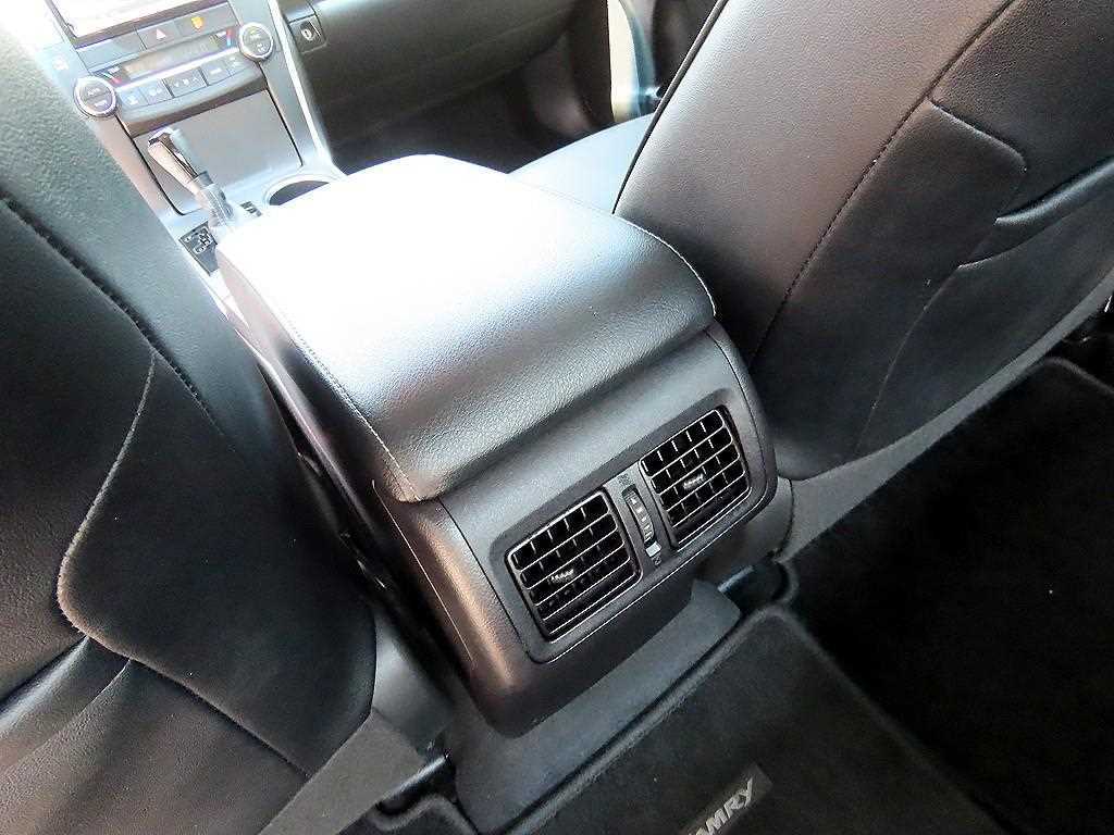Toyota Camry — photo 17