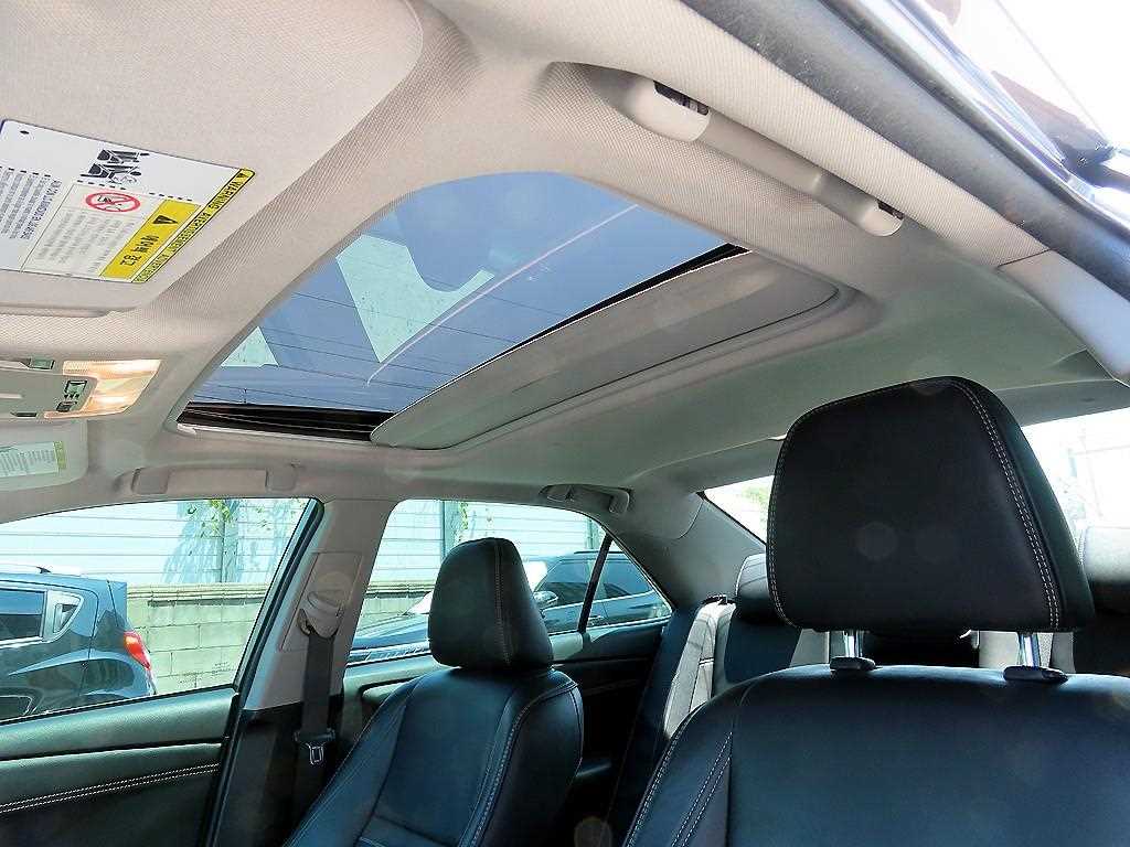 Toyota Camry — photo 18