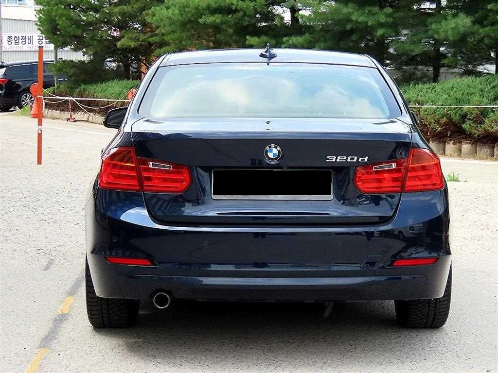 BMW 3-Series — photo 04