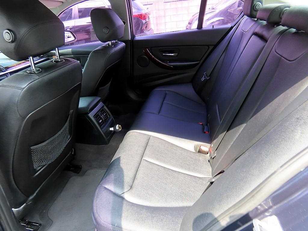 BMW 3-Series — photo 06
