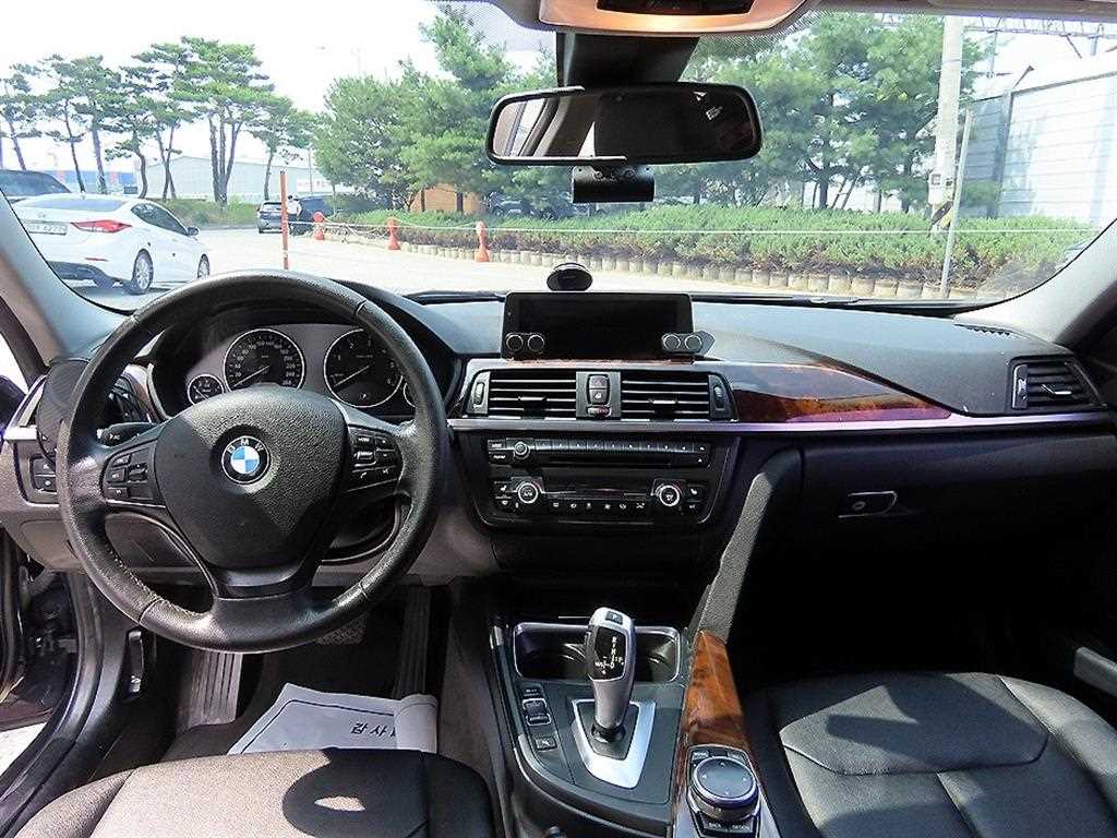 BMW 3-Series — photo 07