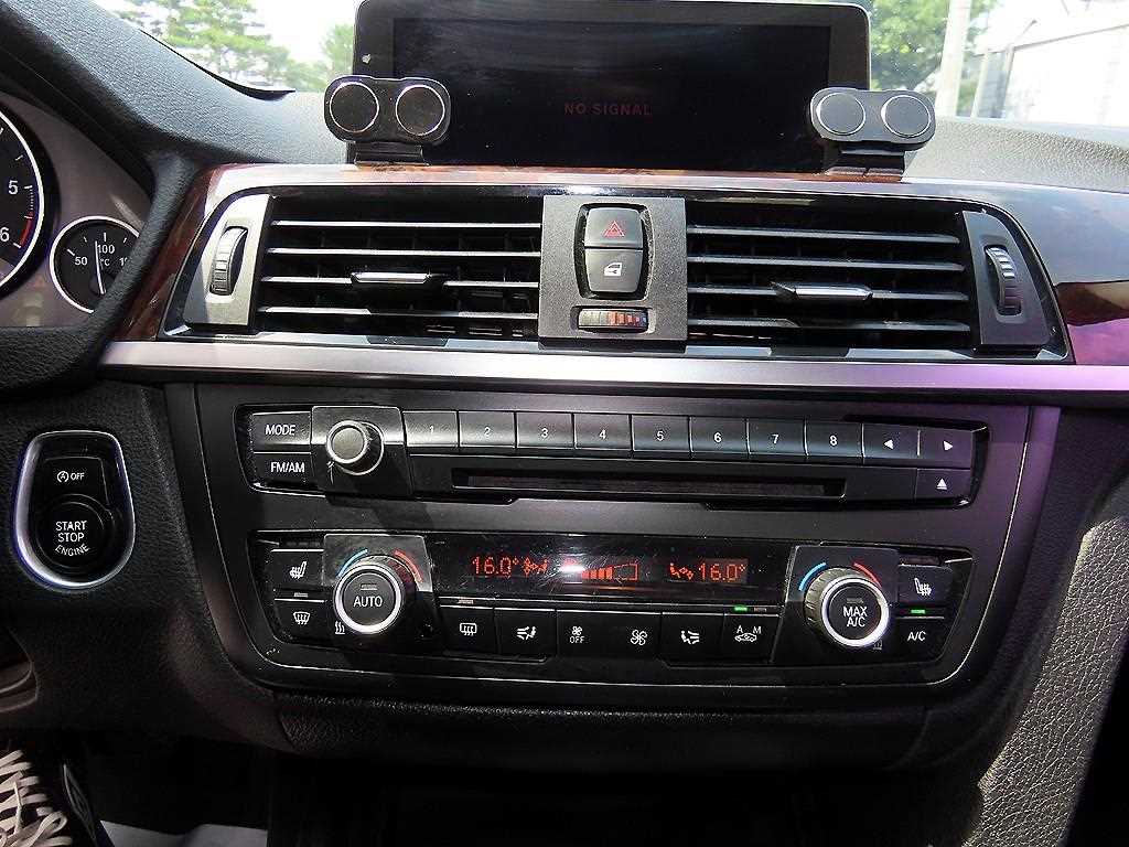 BMW 3-Series — photo 13