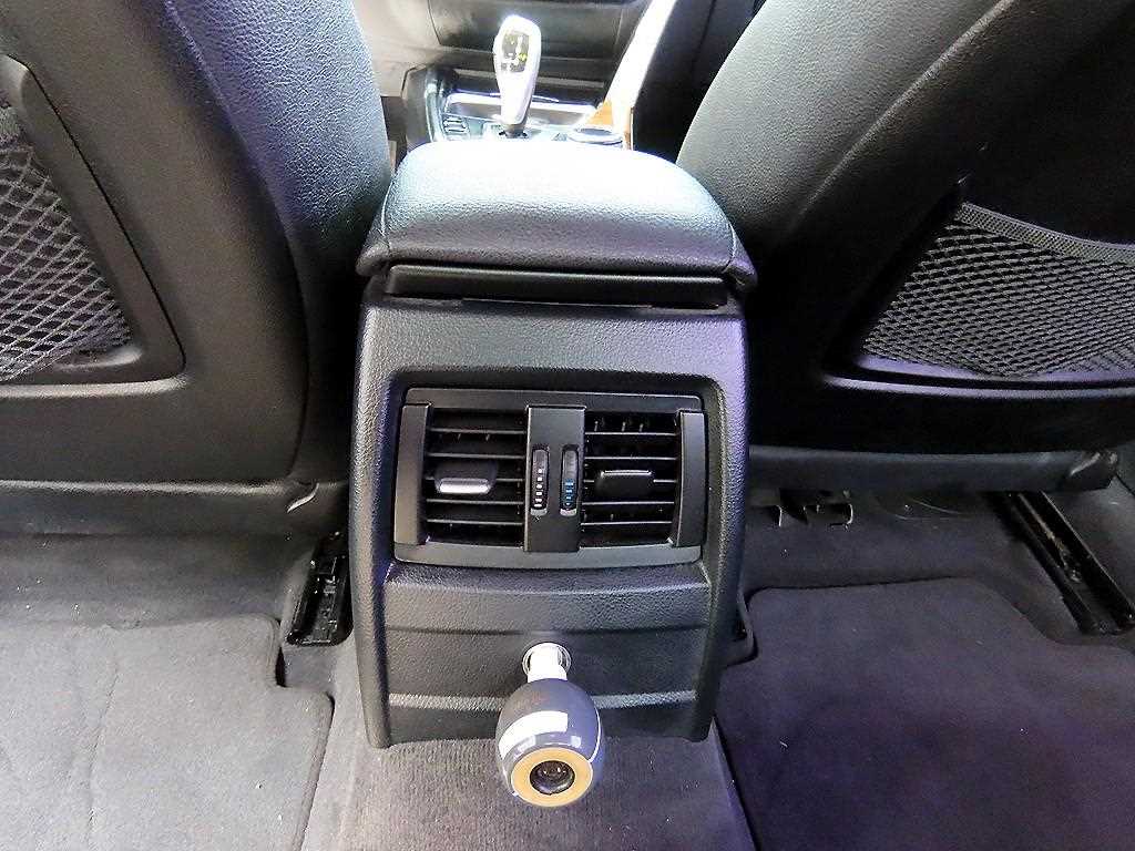 BMW 3-Series — photo 16
