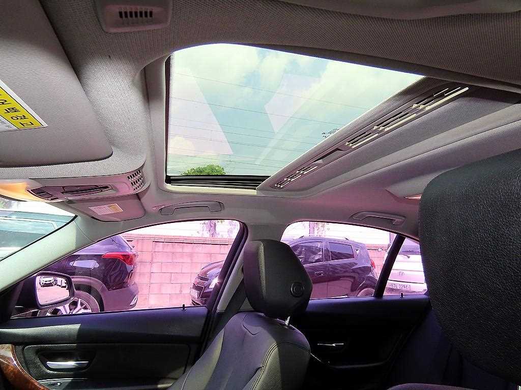BMW 3-Series — photo 17