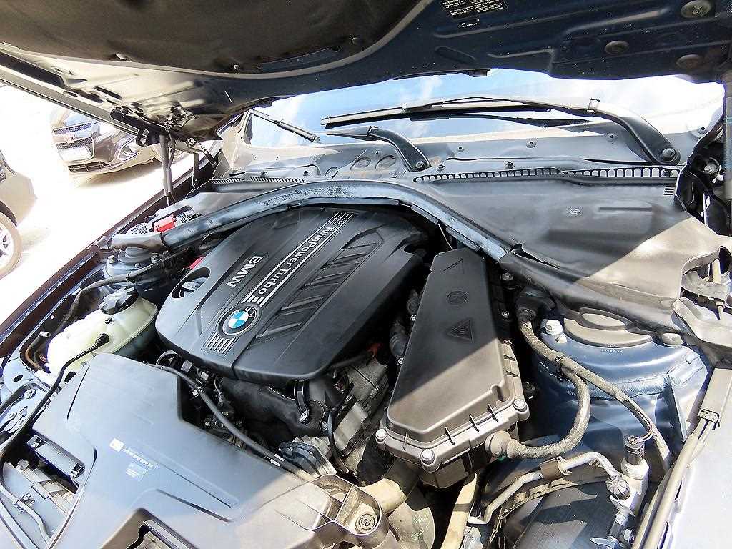 BMW 3-Series — photo 18