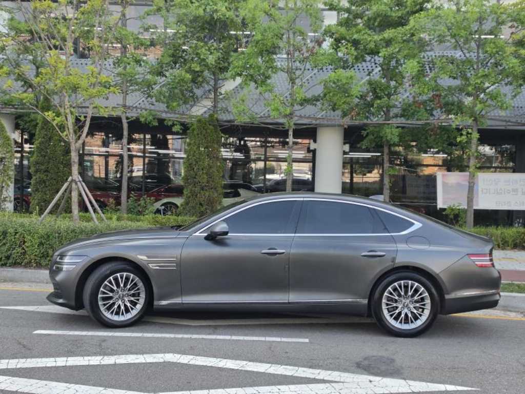 Genesis G80 — photo 01