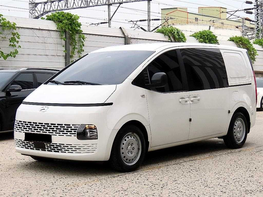 Hyundai Staria — photo 02