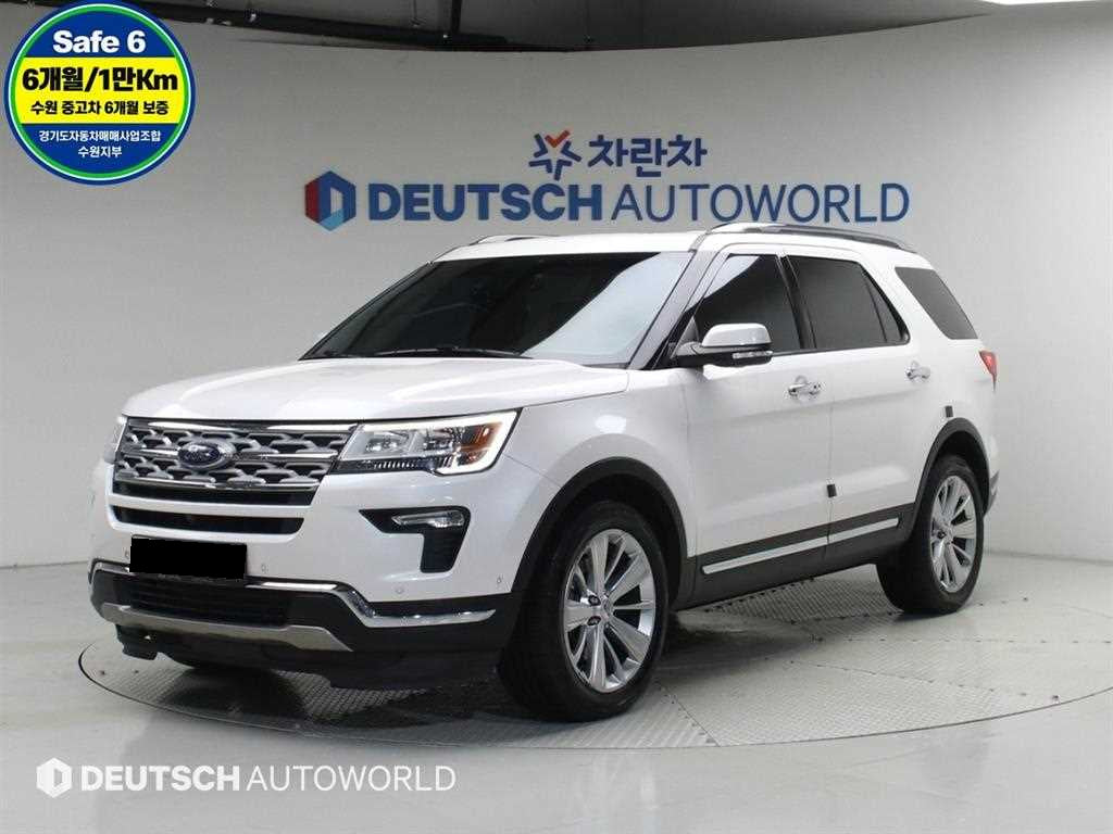 Ford Explorer — photo 01