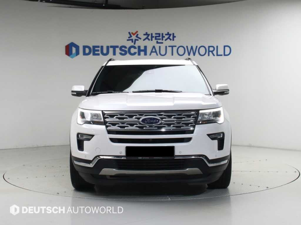 Ford Explorer — photo 03