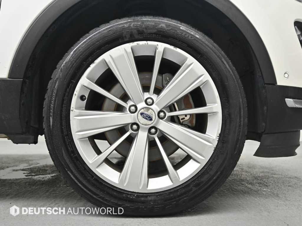 Ford Explorer — photo 05