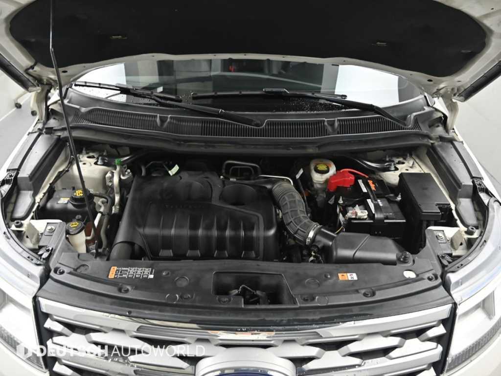 Ford Explorer — photo 06