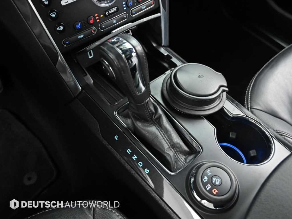 Ford Explorer — photo 09