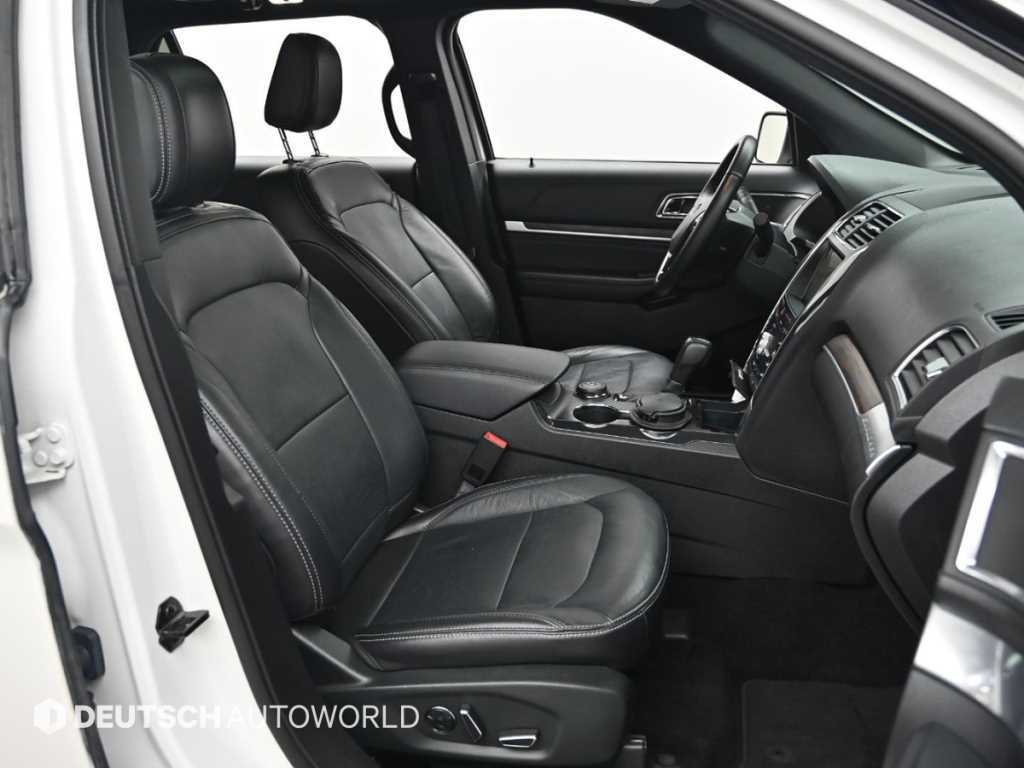 Ford Explorer — photo 10