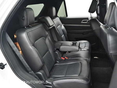 Ford Explorer — photo 12