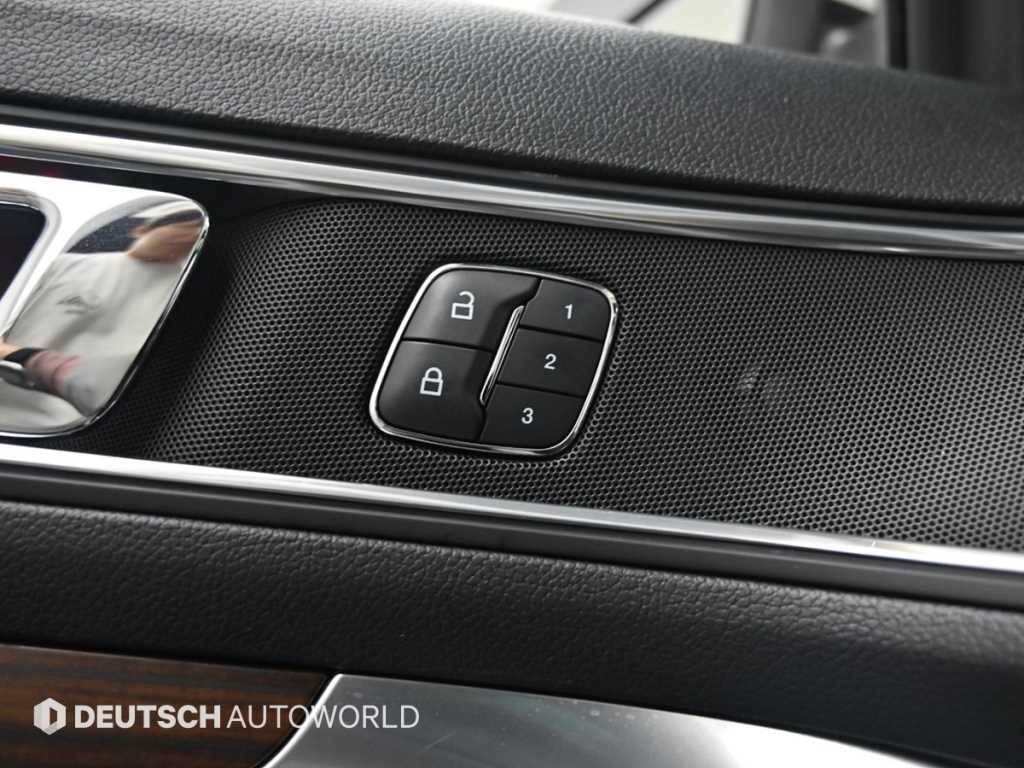 Ford Explorer — photo 16