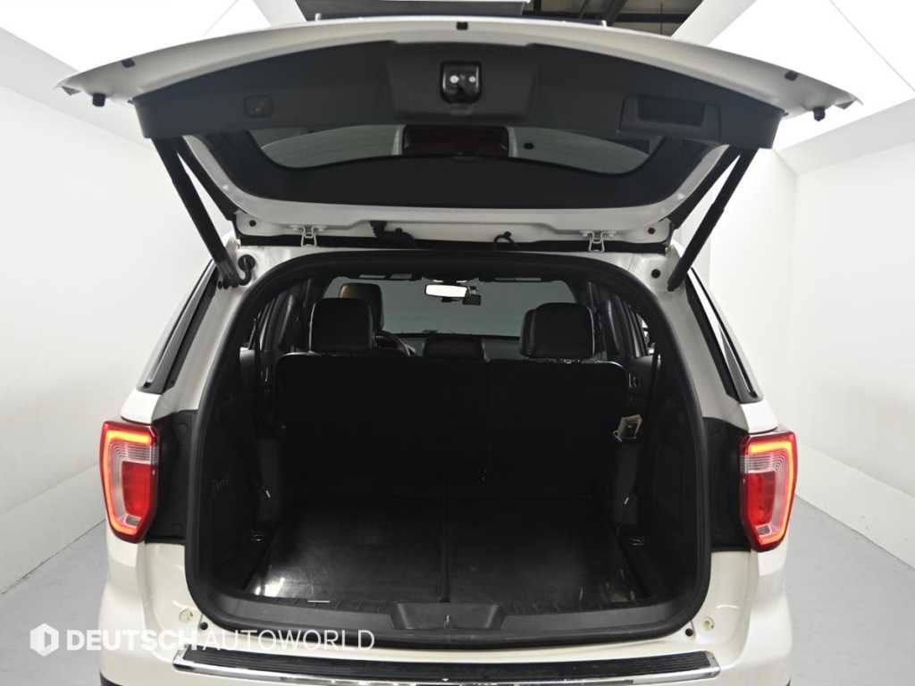 Ford Explorer — photo 19