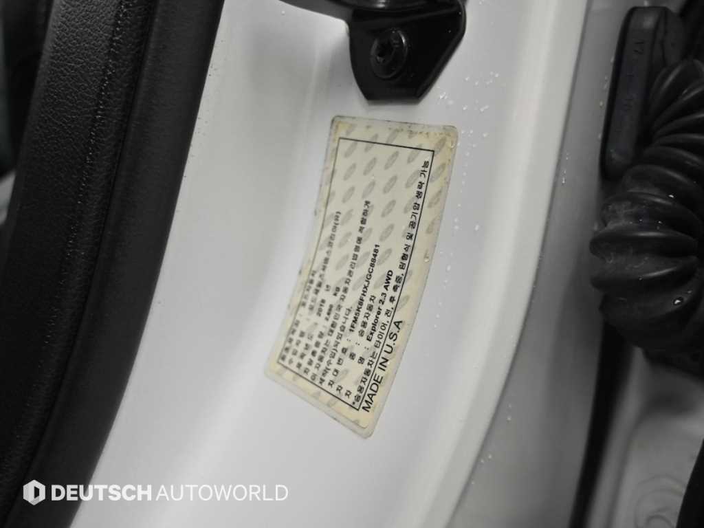Ford Explorer — photo 20