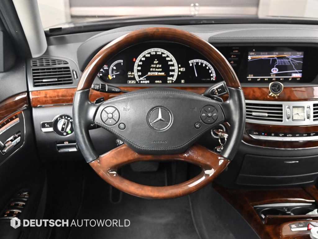 Mercedes-Benz S-Class — photo 13