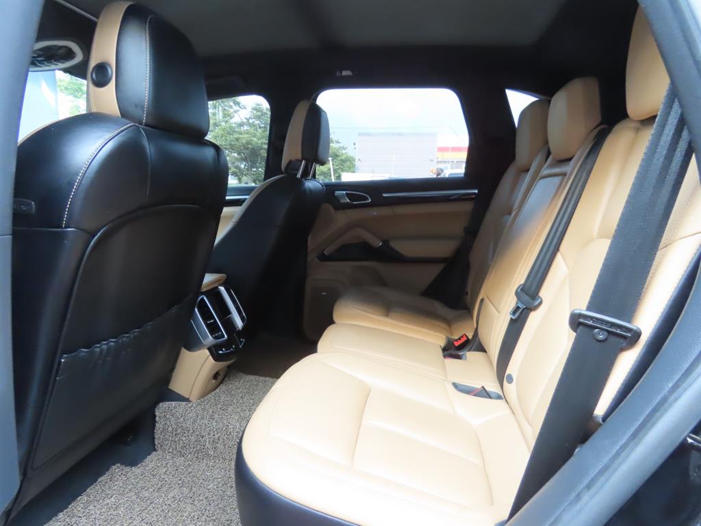 Porsche Cayenne — photo 06
