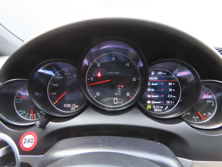 Porsche Cayenne — photo 09