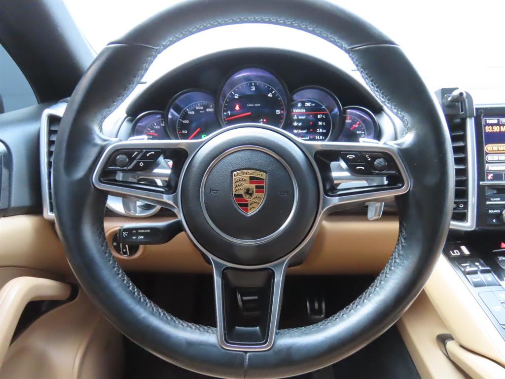Porsche Cayenne — photo 11