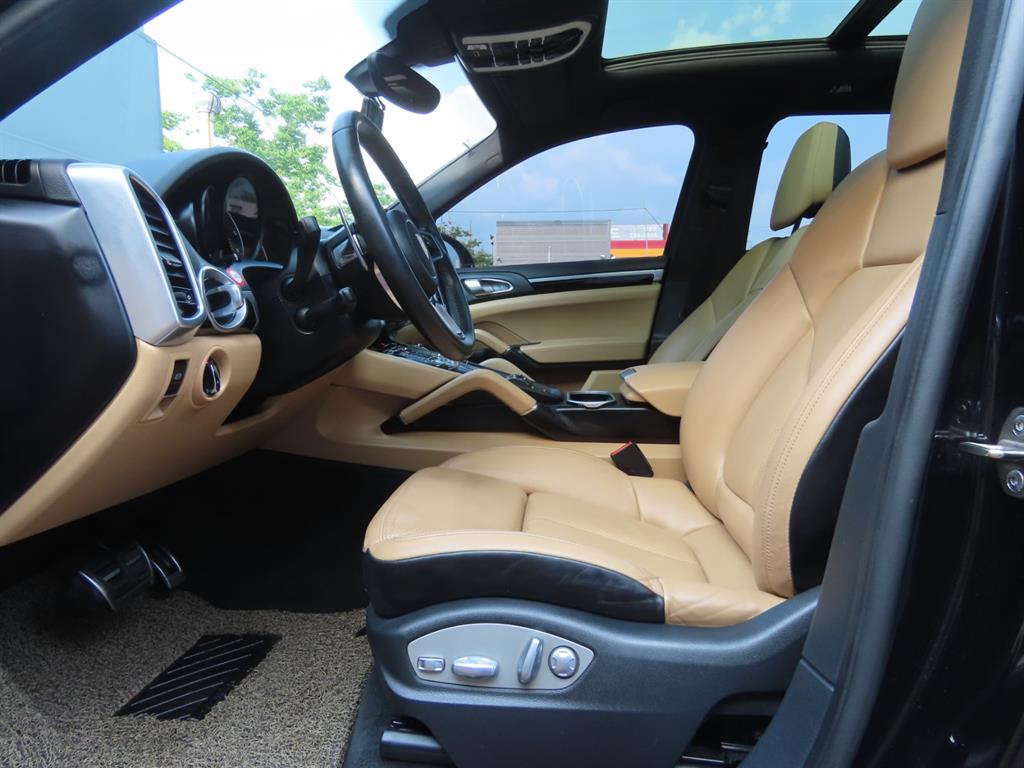 Porsche Cayenne — photo 15
