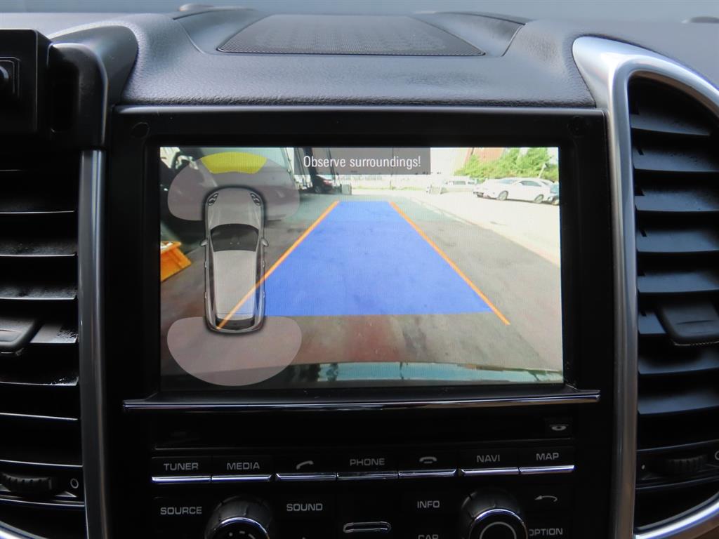 Porsche Cayenne — photo 17