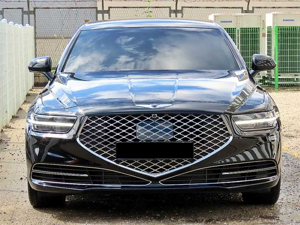 Genesis G90 — photo 01