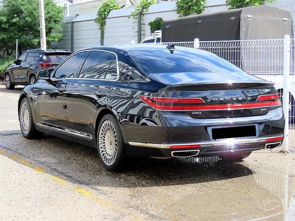 Genesis G90 — photo 03