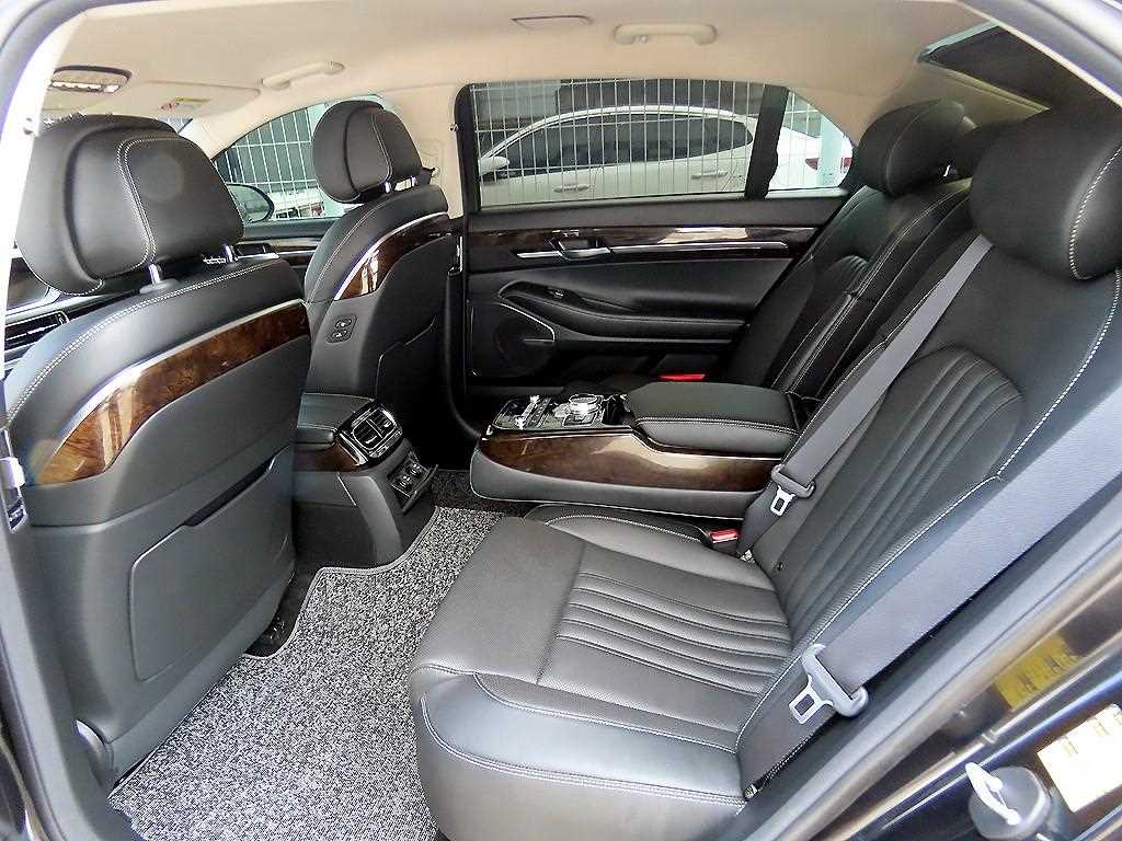 Genesis G90 — photo 06