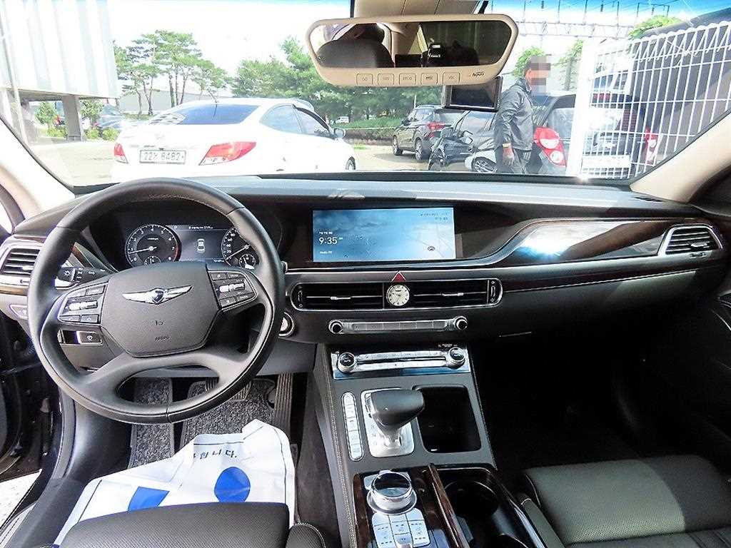 Genesis G90 — photo 07