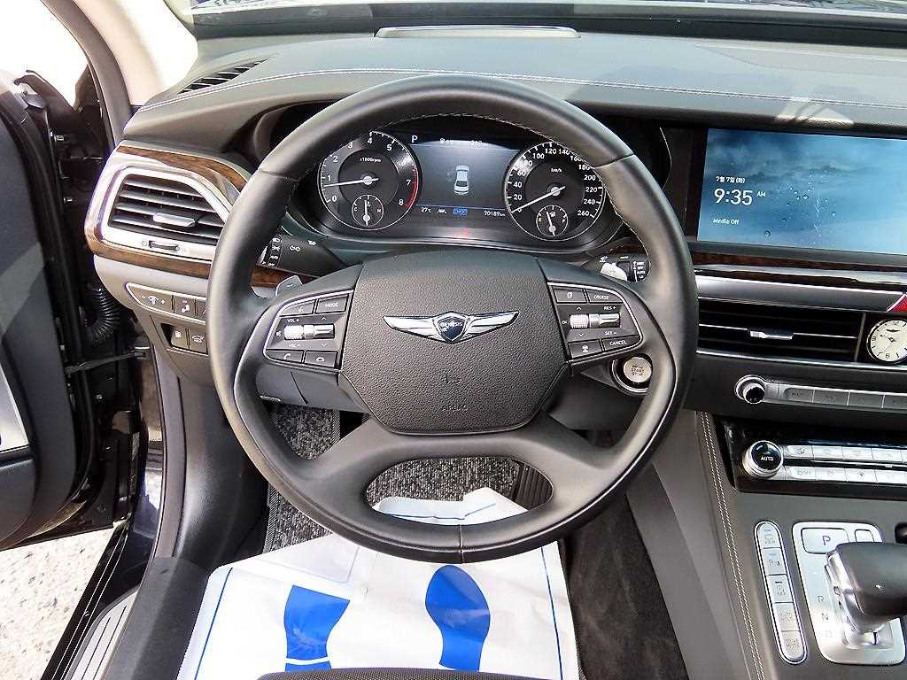 Genesis G90 — photo 08