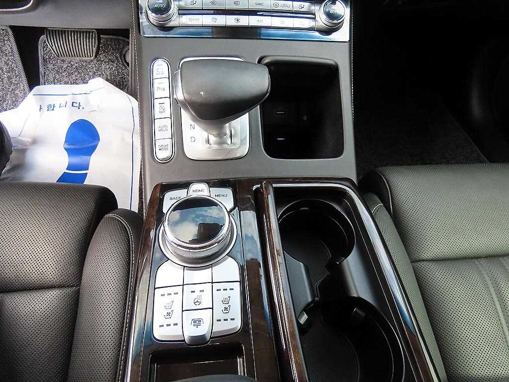 Genesis G90 — photo 11